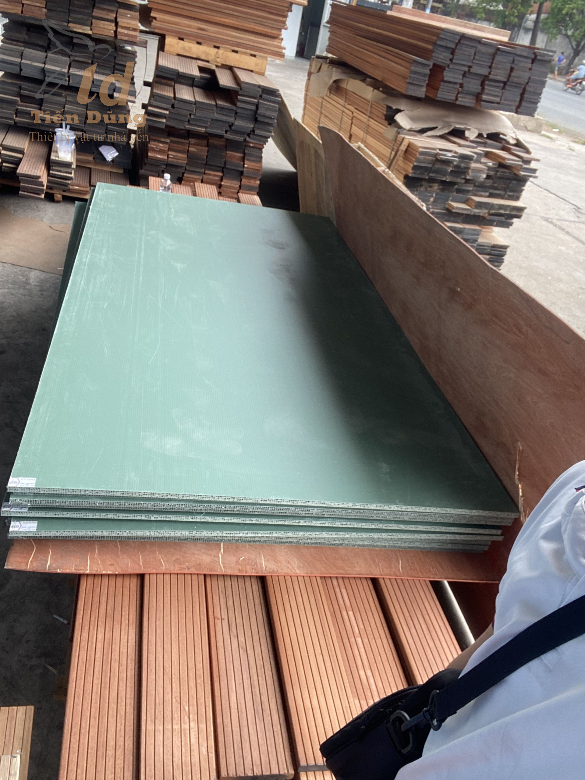tấm nhựa eco lót sàn giá rẻ